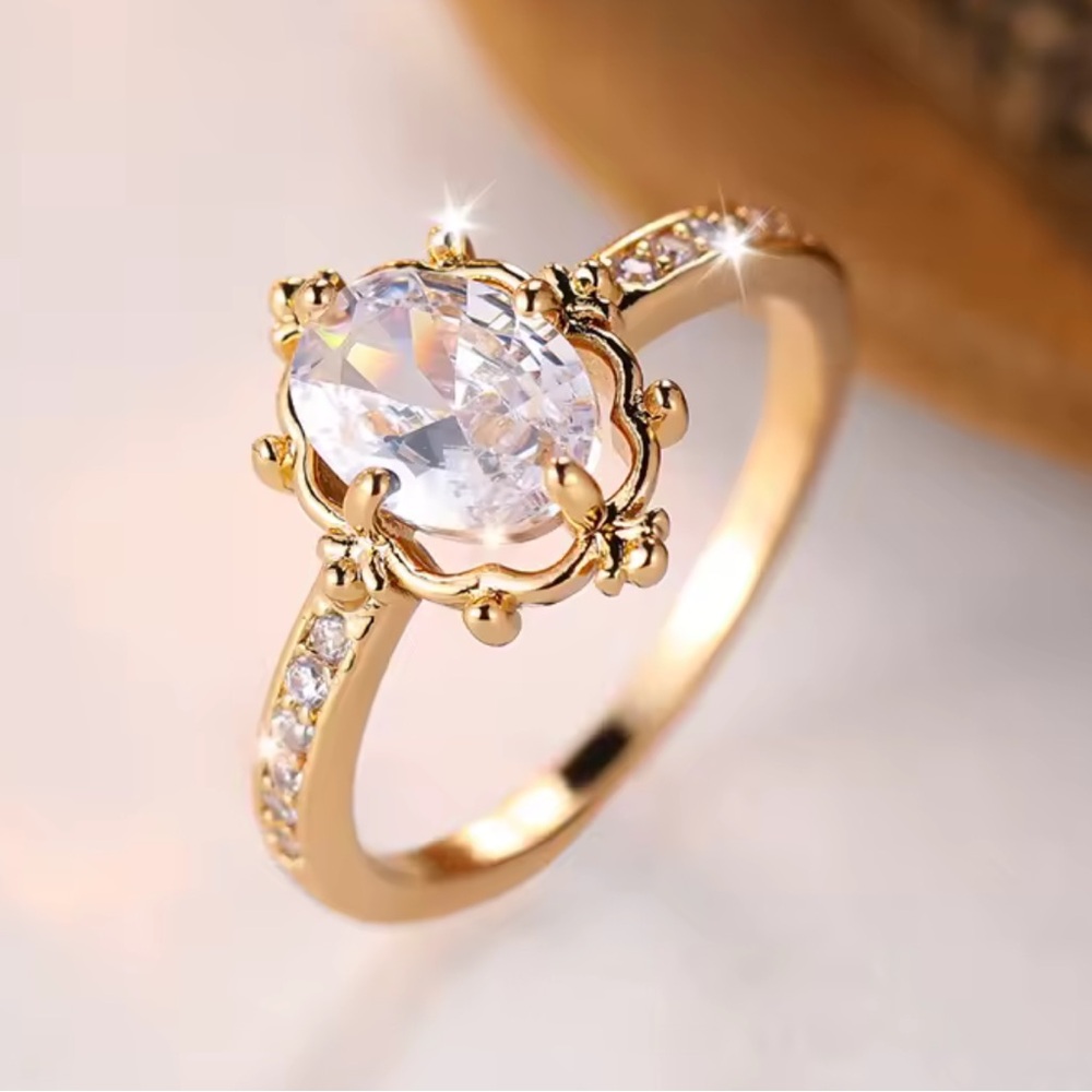 Elegant Gold Toned and Silver Women's Ring Size 7 (R62) - Picture 7 of 7